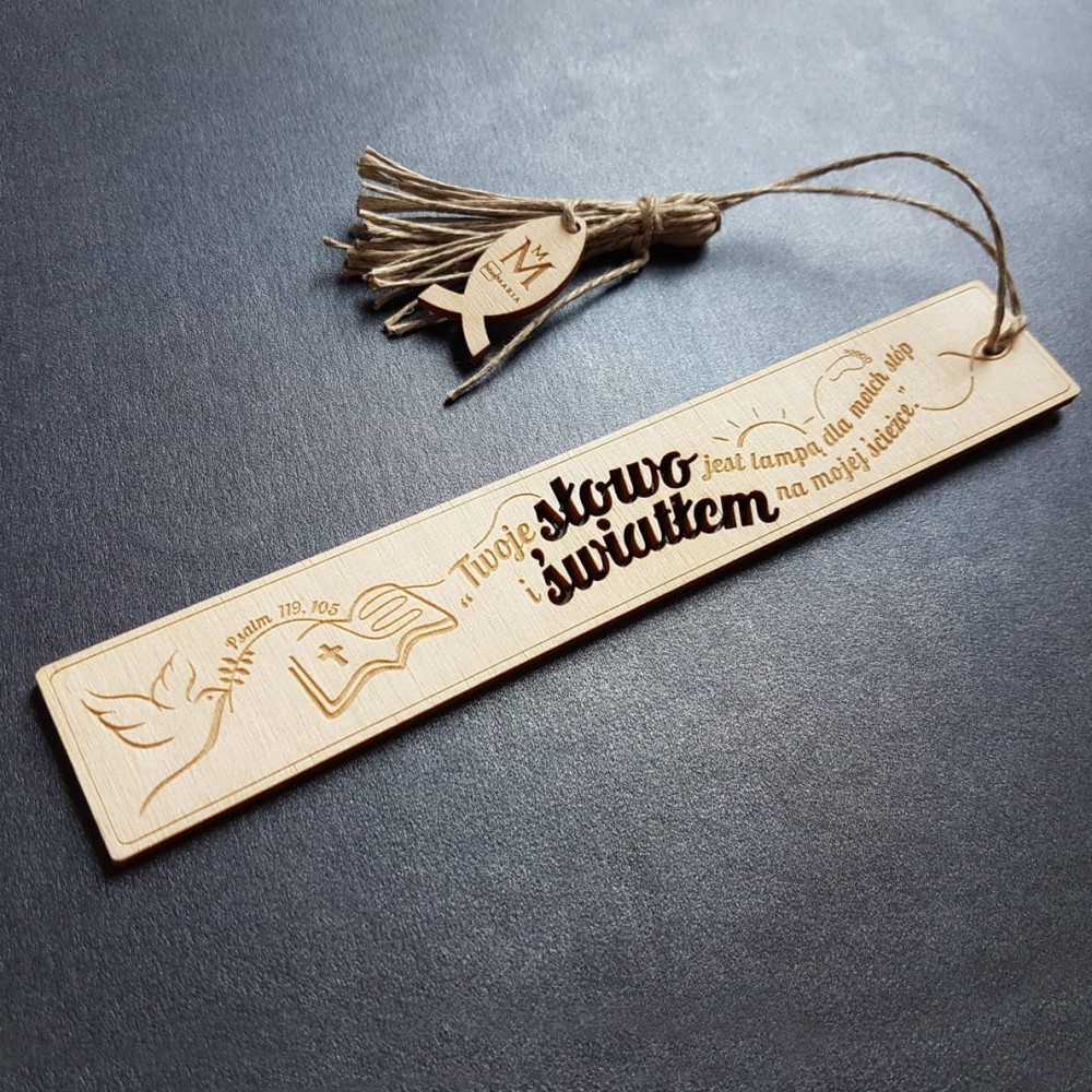 Drewniana zakładka z cytatem „Słowo Światłem…”