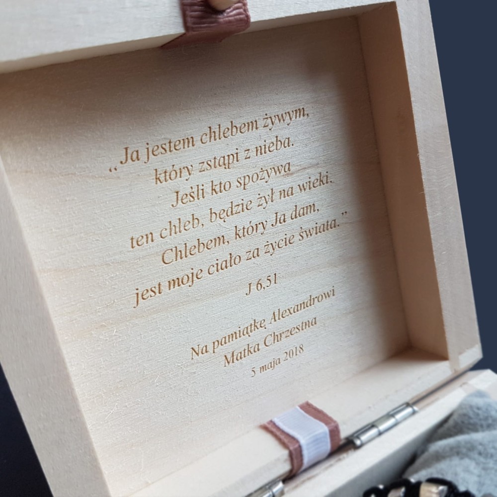 Usługa graweru w skrzynce drewnianej