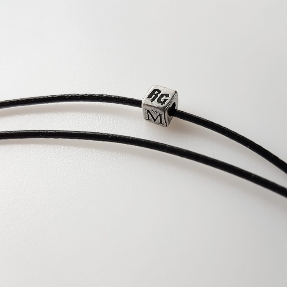 Grawer na srebrnej kostce